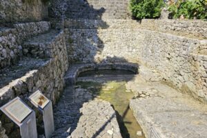 Kinjo Ufugaa - Large Spring at Kanagusuku