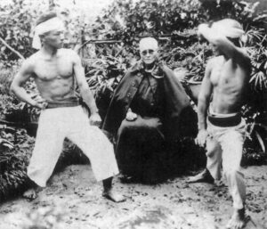 Chotoku Kyan and students.